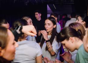 Căpitanul naționalei U20 a României reacționează după ce a fost surprinsă cu o țigară electronică într-un club: „Suntem folosite pentru a se plăti polițe”