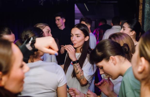 Căpitanul naționalei U20 a României reacționează după ce a fost surprinsă cu o țigară electronică într-un club: „Suntem folosite pentru a se plăti polițe”