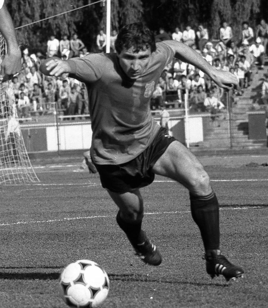 Gabi Balint a deschis ușa casei, la Sângeorz-Băi » Spumos la 40 de ani de la Sevilla: „În timp ce mergeam să bat penalty-ul, îl înjuram în gând pe Lăcătuș”