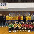 Naționala feminină U20 a României; Alin Oprescu, selecționerul tricolorelor, este al doilea din stânga/Foto: Facebook (FRH - Federația Română de Handbal)