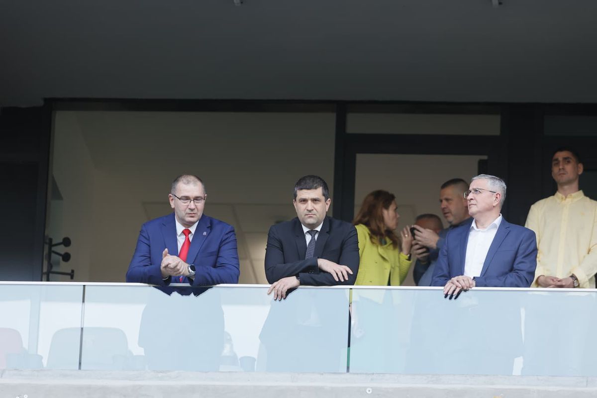 Sărbătoare în Ghencea, la Steaua - Sepsi » Scenografie specială a Peluzei Sud + toate mesajele afișate