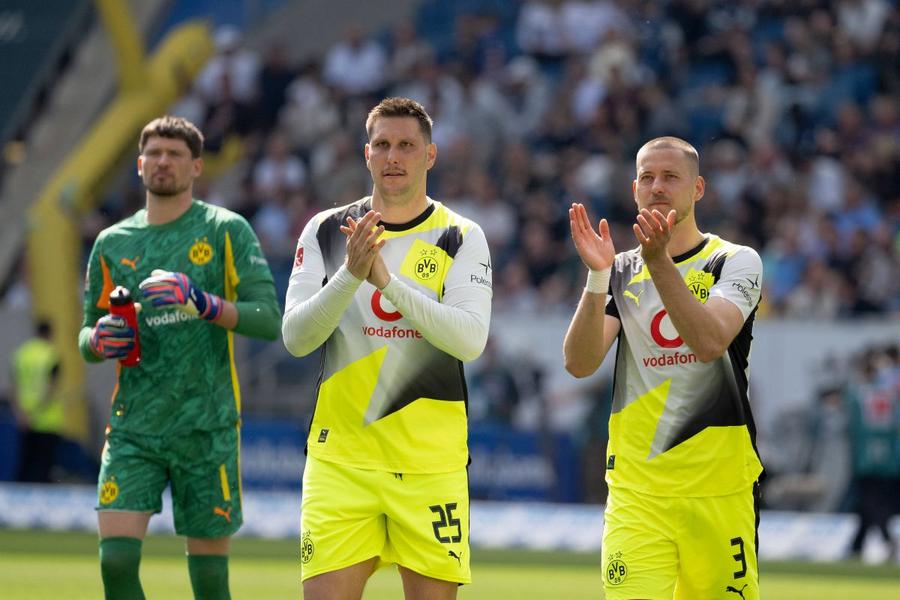 Niklas Sule (centru) și-a anunțat retragerea din fotbal la doar 30 de ani. Foto: Imago Retras din fotbal la 30 de ani, cvintuplul campion cu Bayern a semnat și va juca în liga a NOUA din Germania!