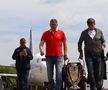 Victor Pițurcă ți Ștefan Iovan, reîntâlnire emoționantă după 40 de ani cu echipajul Tarom care i-a adus de la Sevilla / Facebook Steaua București