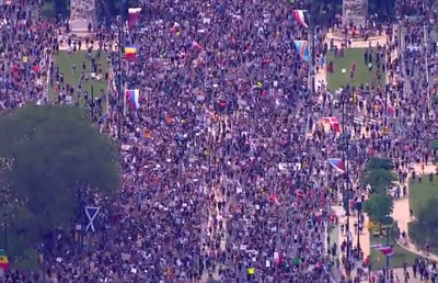 VIDEO Imagini spectaculoase din SUA: mii de oameni au blocat străzile din Philadelphia