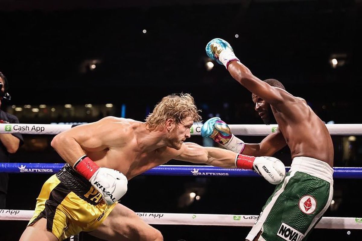 Floyd Mayweather a revenit în ring! A boxat 8 runde cu vedeta Logan Paul