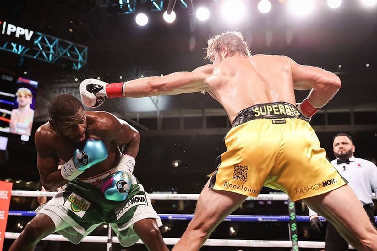 Floyd Mayweather a revenit în ring! A boxat 8 runde cu vedeta Logan Paul