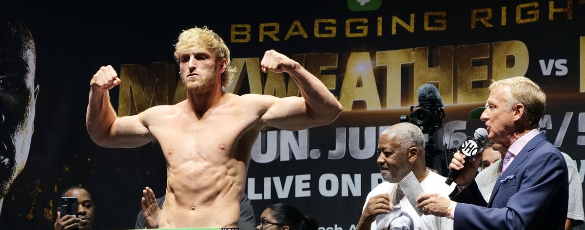 Floyd Mayweather a revenit în ring! A boxat 8 runde cu vedeta Logan Paul