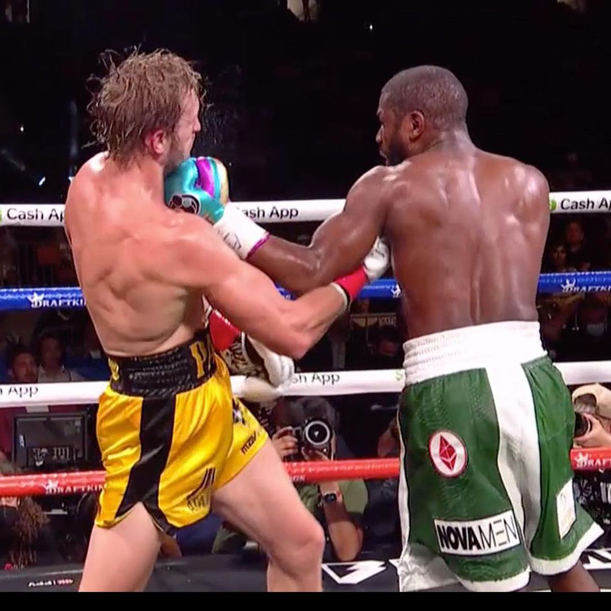 Floyd Mayweather a revenit în ring! A boxat 8 runde cu vedeta Logan Paul