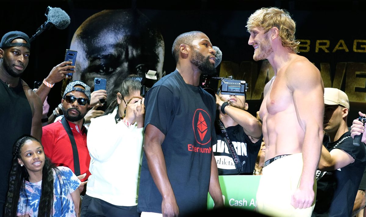 Floyd Mayweather a revenit în ring! A boxat 8 runde cu vedeta Logan Paul