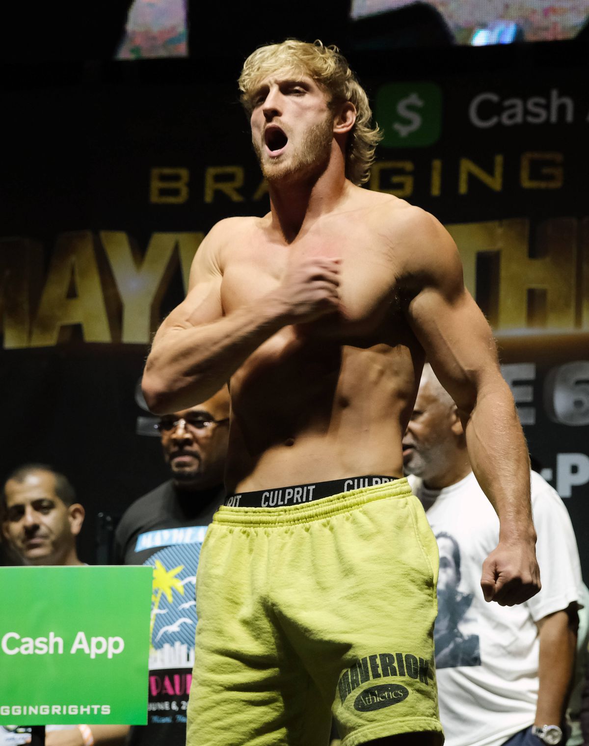 Floyd Mayweather a revenit în ring! A boxat 8 runde cu vedeta Logan Paul