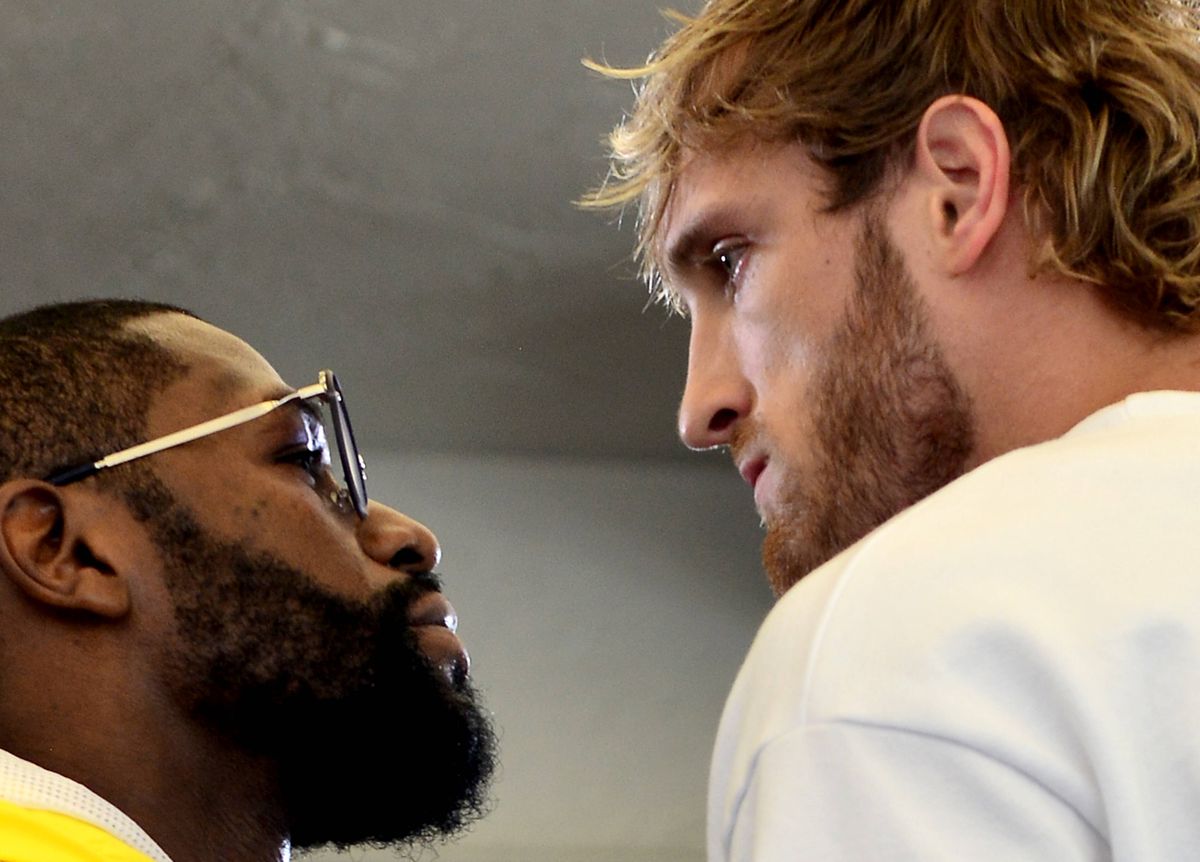 Floyd Mayweather a revenit în ring! A boxat 8 runde cu vedeta Logan Paul