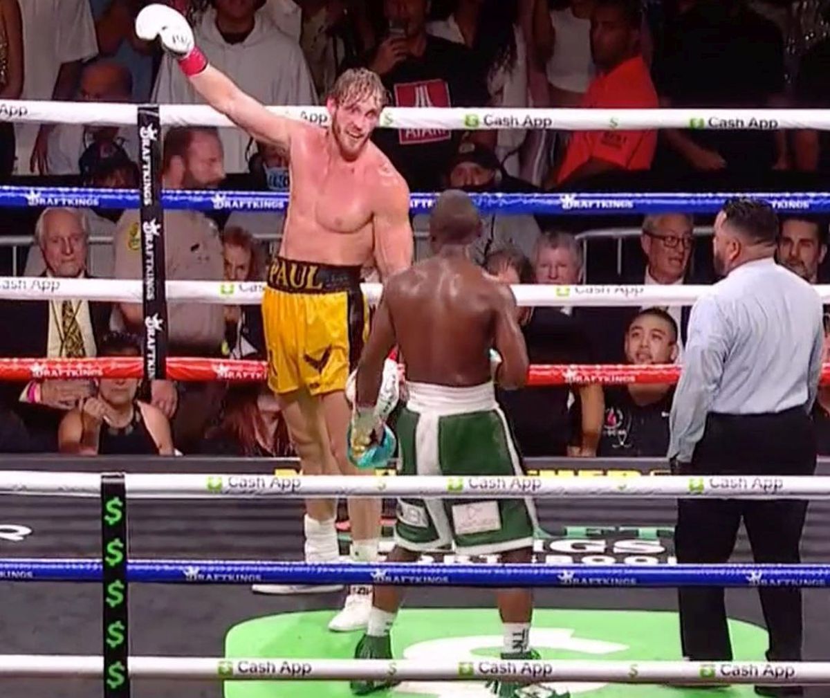 Floyd Mayweather a revenit în ring! A boxat 8 runde cu vedeta Logan Paul