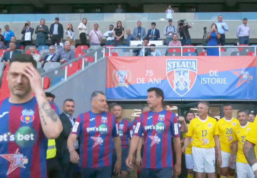 Spectacol pe teren, tristețe în tribune » Meciul legendelor dintre Steaua și România a strâns numai 6.000 de suporteri