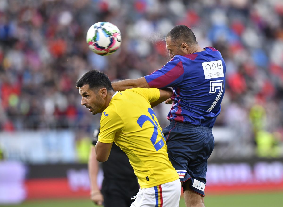 Spectacol pe teren, tristețe în tribune » Meciul legendelor dintre Steaua și România a strâns numai 6.000 de suporteri