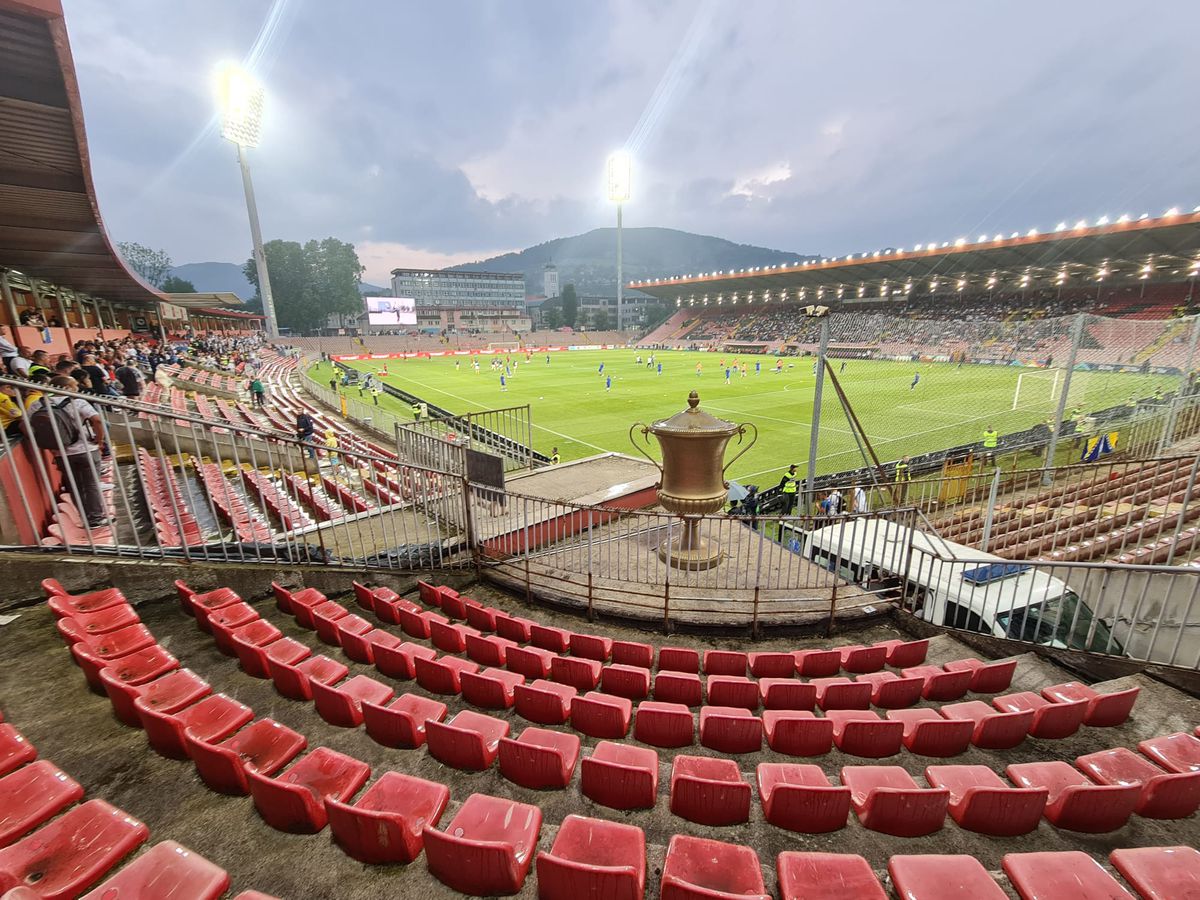 România a nimerit în mijlocul unui conflict intern la Zenica » De ce au părăsit ultrașii bosniaci arena în minutul 36