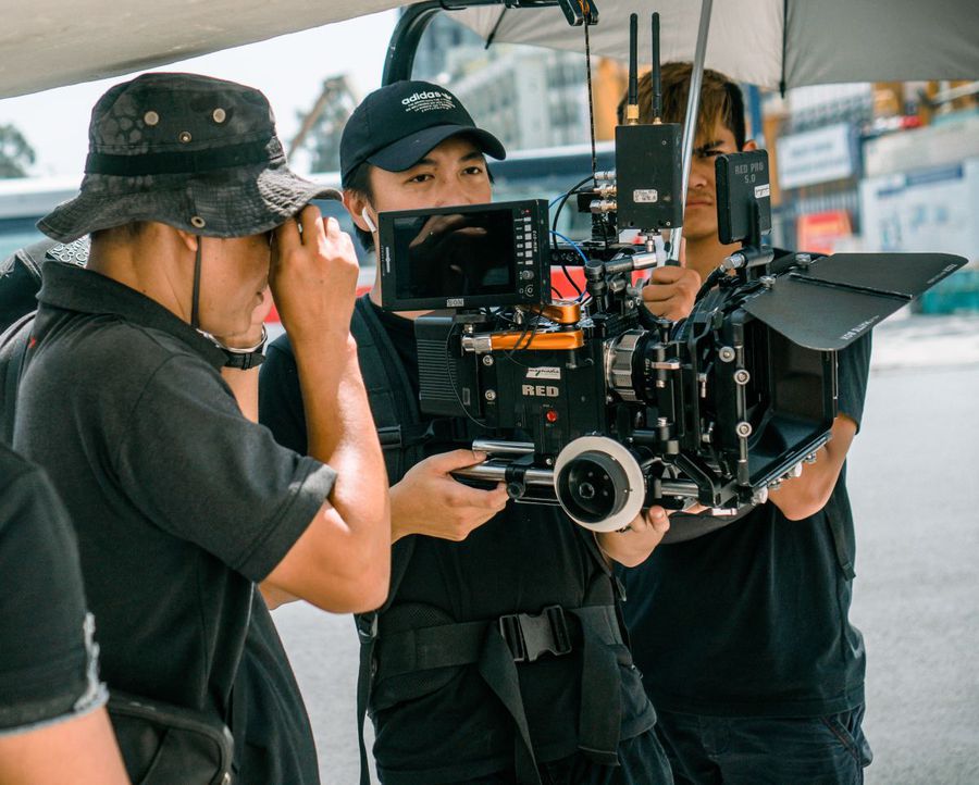 O casă de producție video profesionistă, obișnuită cu succese pe bandă rulantă!