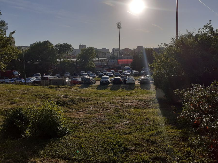 Parcarea minusculă e mereu ocupată MATCHDAY EXPERIENCE, episodul 1 » Stadionul Dinamo » Ruina din centrul orașului: locație de top, igienă la limită și ZERO interacțiune cu fanii