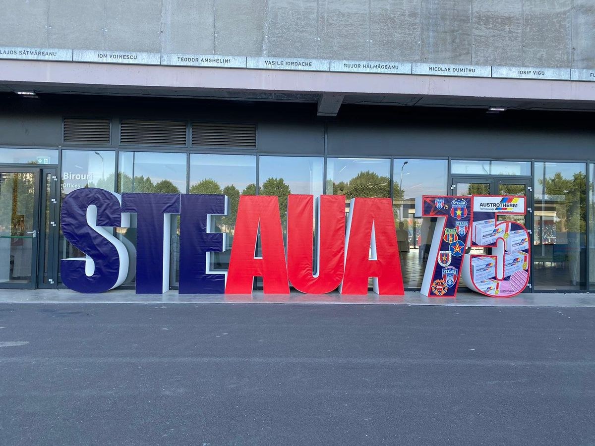 Spectacol pe teren, tristețe în tribune » Meciul legendelor dintre Steaua și România a strâns numai 6.000 de suporteri