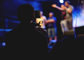 O casă de producție video profesionistă, obișnuită cu succese pe bandă rulantă!