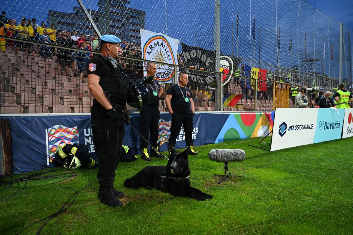 „Tricolorii”, victimele scandărilor rasiste pe arena din Zenica » Arbitrul a amenințat că va opri meciul!