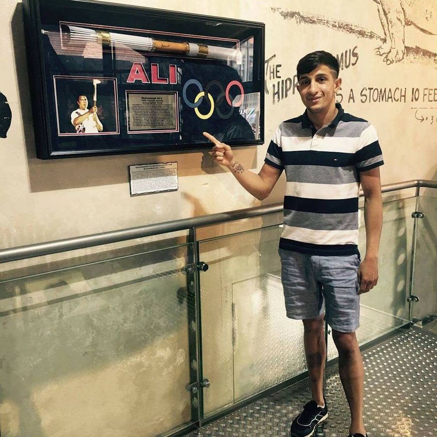 Vasile Usturoi și idolul său, Muhammad Ali Prin ce a trecut românul care a cucerit aurul european la box pentru Belgia: „A fost extrem de greu la început. Mama lucrează ca femeie de serviciu la Parlamentul European”