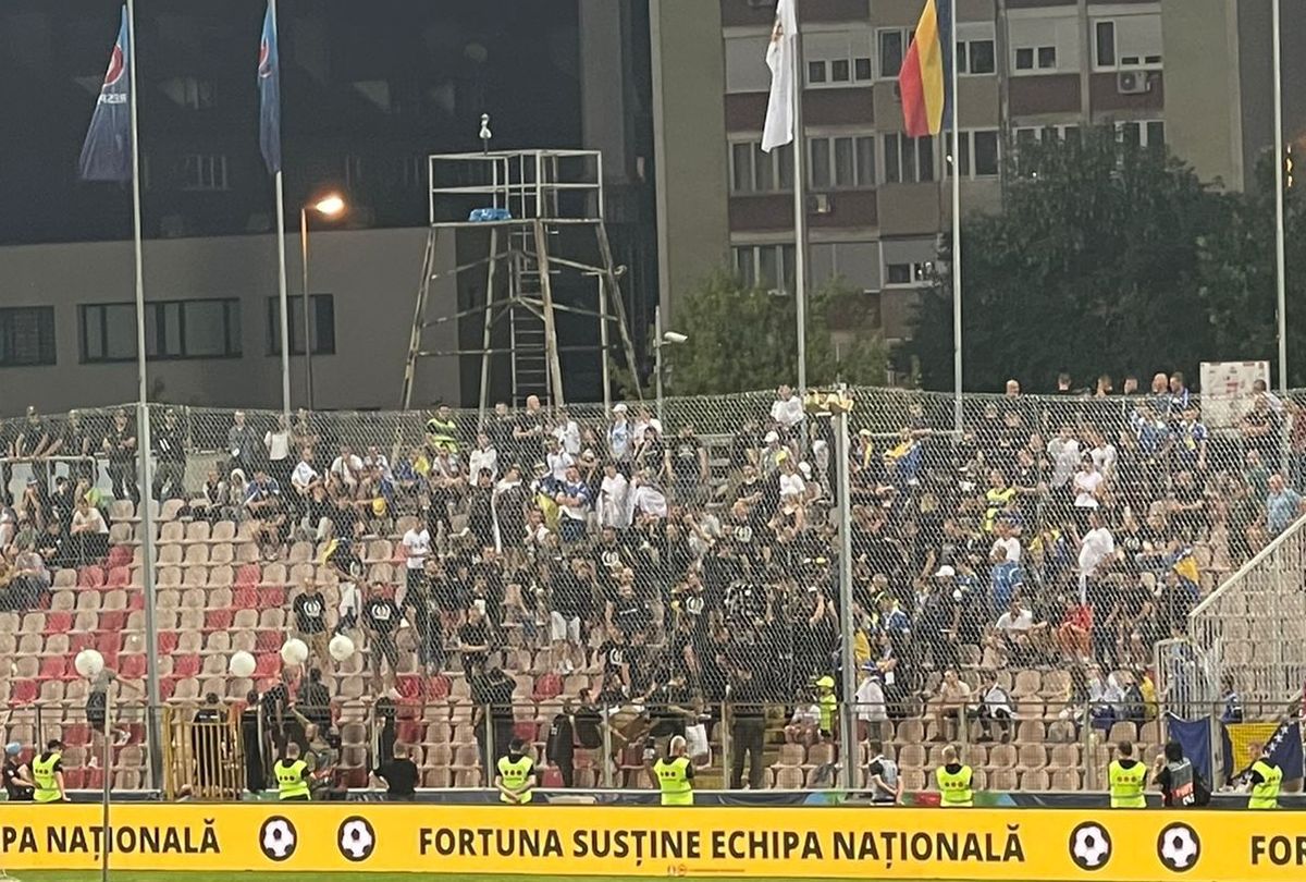 România a nimerit în mijlocul unui conflict intern la Zenica » De ce au părăsit ultrașii bosniaci arena în minutul 36