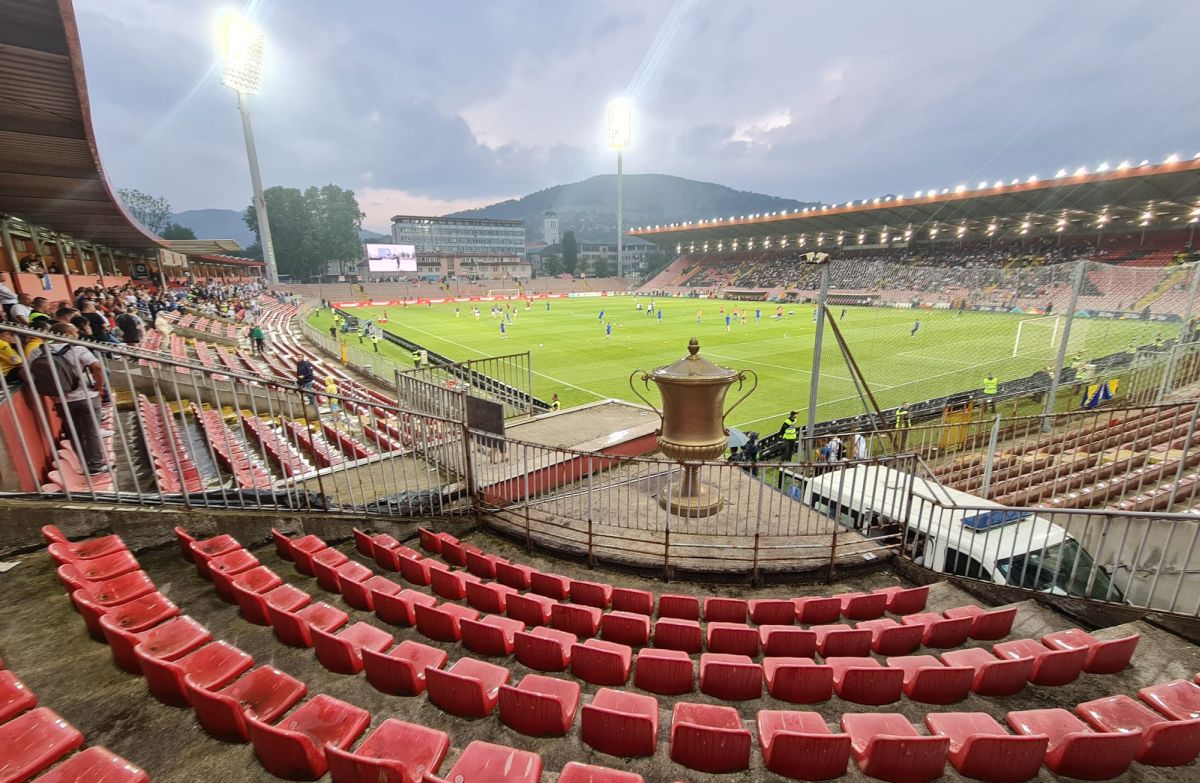 „Tricolorii”, victimele scandărilor rasiste pe arena din Zenica » Arbitrul a amenințat că va opri meciul!