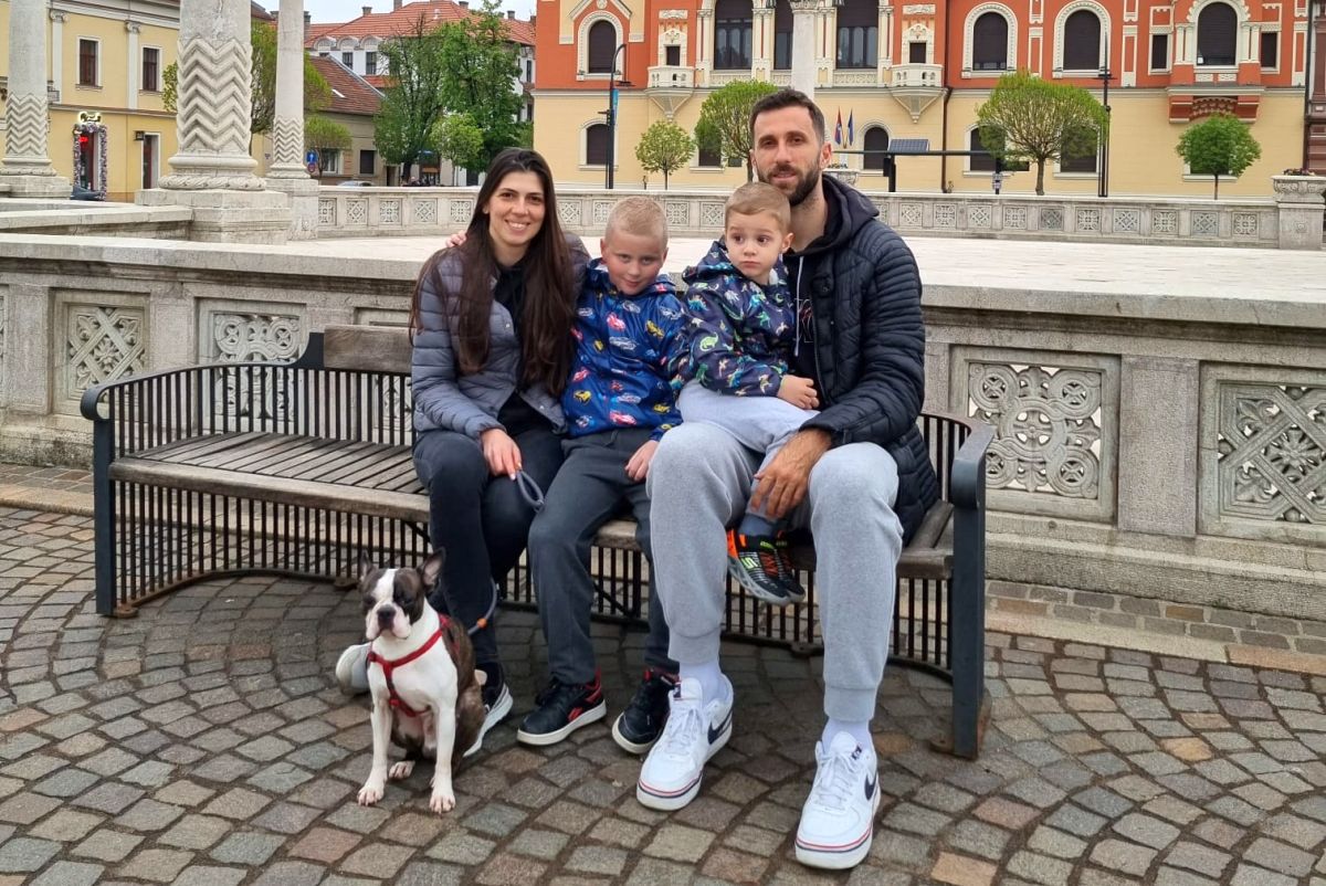 Un sârb stabilit în Oradea povestește ce a trăit în timpul războiului: „Sunau sirenele, fugeam de pe teren în subteran. Am văzut grenade aliniate” + Ce spune despre România