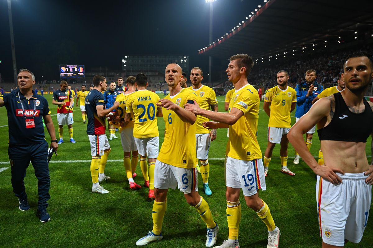 Scandal după meci: „tricolorii”, înjurați de ultrași! Tavi Popescu și Alibec, calmați cu greu » Chiricheș și-a trimis colegii la vestiare