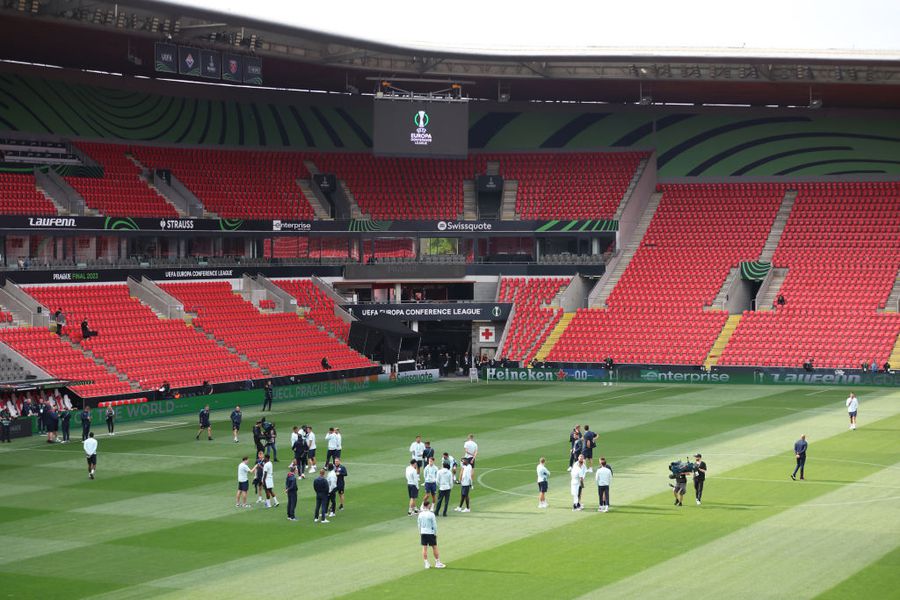 West Ham, la antrenamentul oficial de pe Eden Arena / FOTO: GettyImages I-au „ciocănit” la final » West Ham câștigă primul trofeu european după 58 de ani cu un gol în minutul 90
