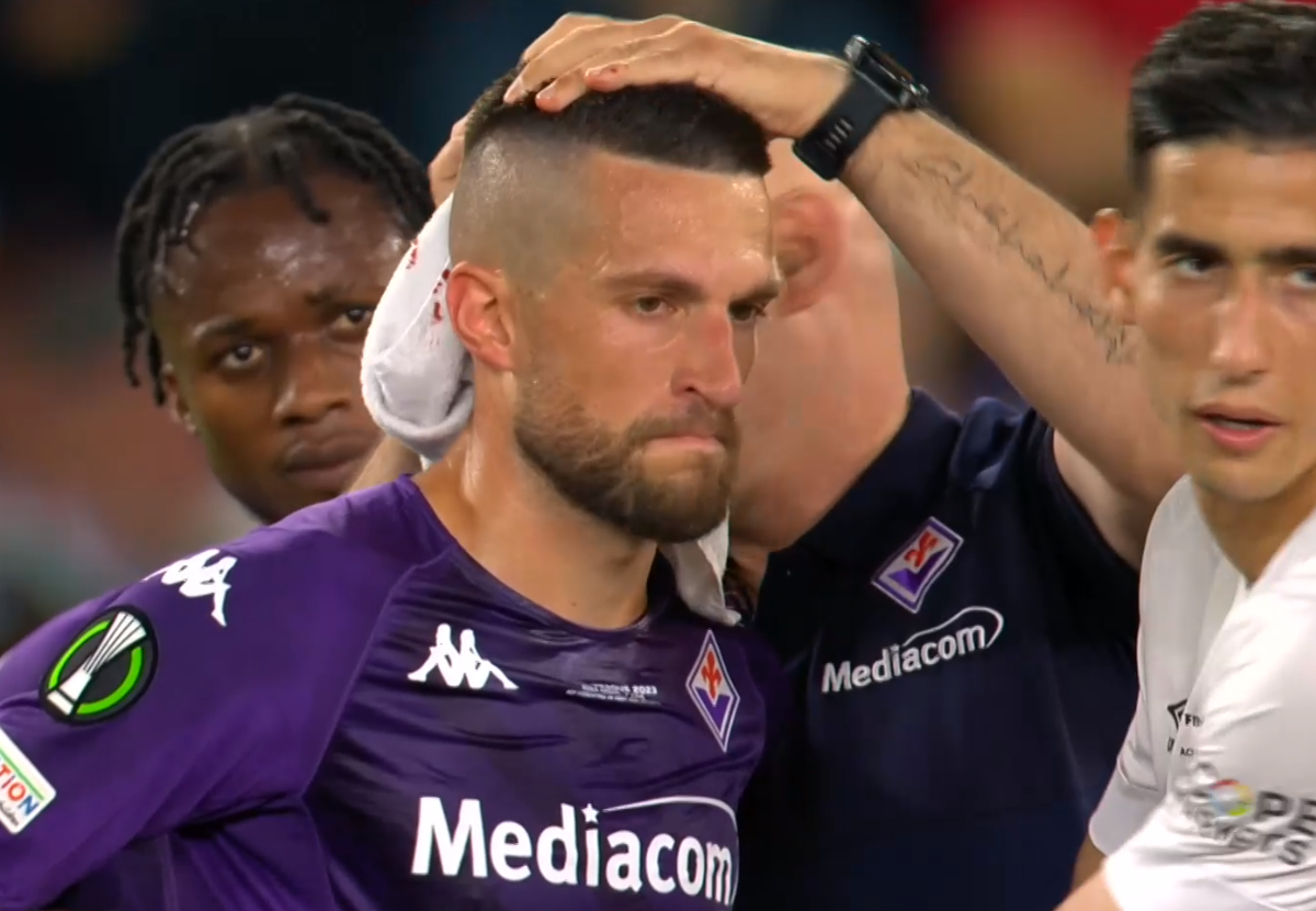 Biraghi, plin de sânge după ce a fost lovit de suporteri la finala Conference League dintre Fiorentina și West Ham