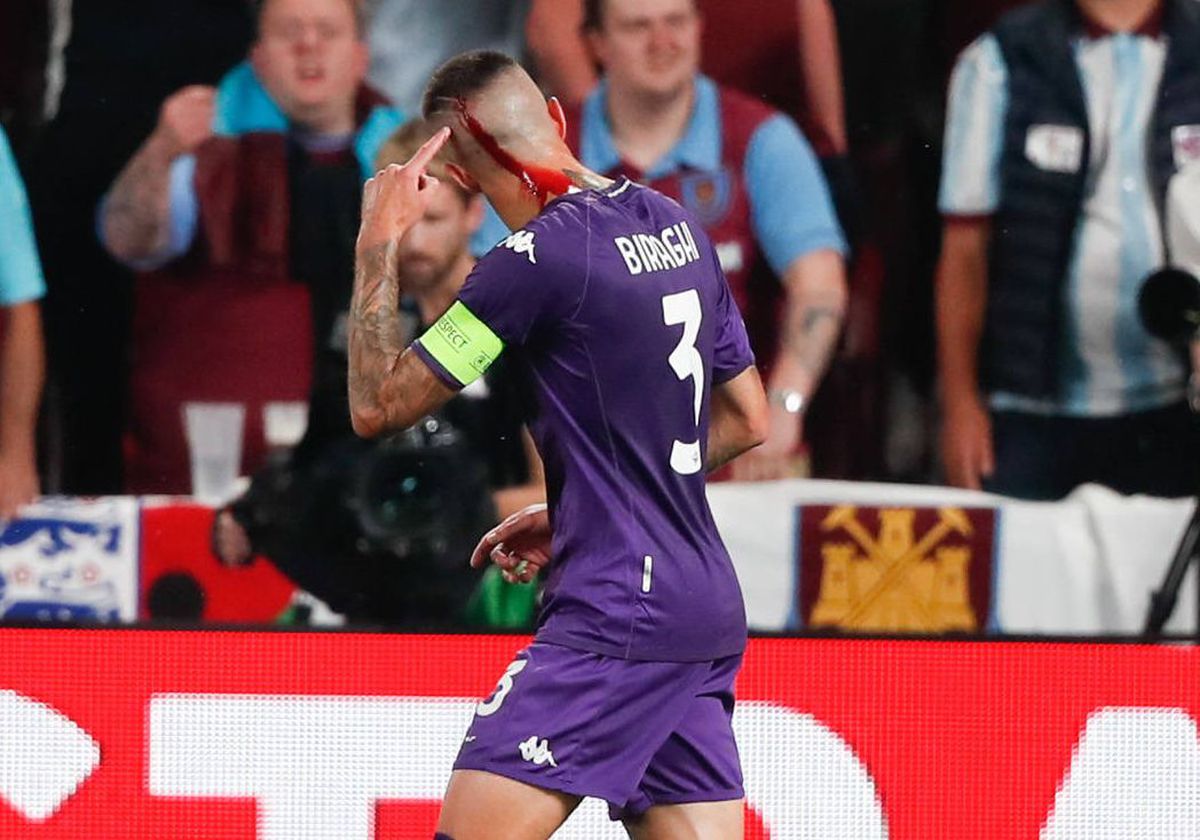 Biraghi, plin de sânge după ce a fost lovit de suporteri la finala Conference League dintre Fiorentina și West Ham