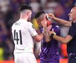 În minutul 33 al finalei Conference League, Fiorentina - West Ham, Cristiano Biraghi (30 de ani), fundașul stânga al italienilor, s-a ales cu capul spart, după ce ultrașii englezi au aruncat cu mai multe obiecte înspre teren.