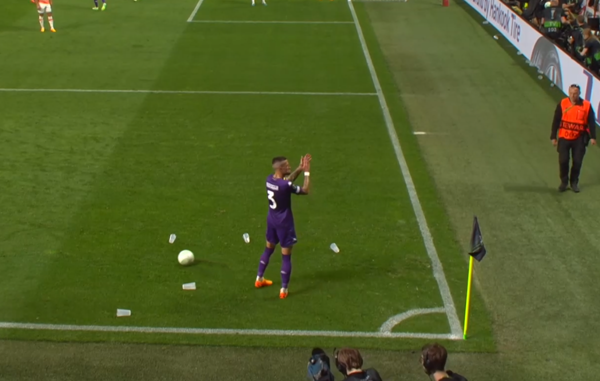Biraghi, plin de sânge după ce a fost lovit de suporteri la finala Conference League dintre Fiorentina și West Ham