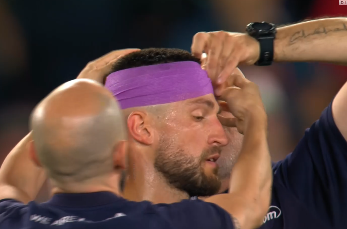 Reacția lui Lobonț, după ce huliganii lui West Ham i-au spart capul lui Biraghi: „Stai la tine în curte!”