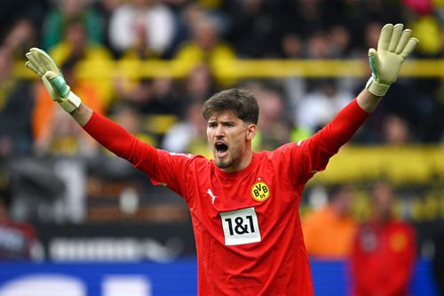 Gregor Kobel a primit 22 de goluri în 19 meciuri în acest sezon la Dortmund // Foto: Imago