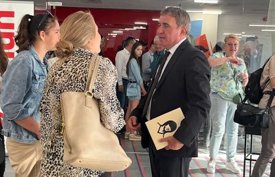 Reverența lui Hagi pe stadionul Steaua: „Un om și un jucător special! Cei tineri ar trebui să fie inspirați”