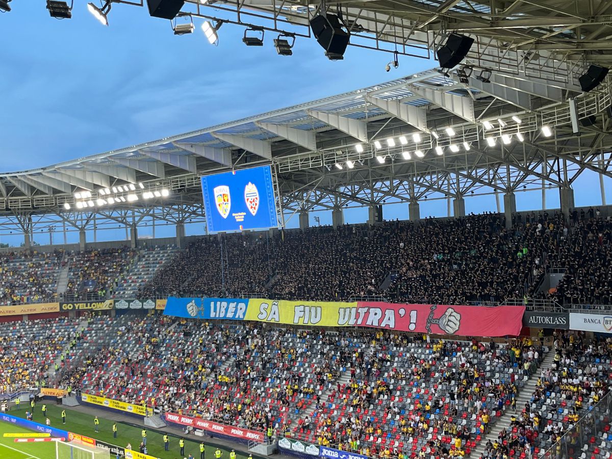 Moment unic în istoria peluzelor românești » Rivalii de la Steaua, Dinamo, Rapid și Craiova s-au strâns în Ghencea, la România - Liechtenstein! Toate mesajele afișate