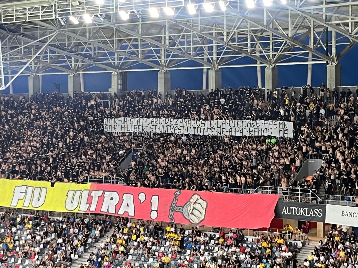 Moment unic în istoria peluzelor românești » Rivalii de la Steaua, Dinamo, Rapid și Craiova s-au strâns în Ghencea, la România - Liechtenstein! Toate mesajele afișate