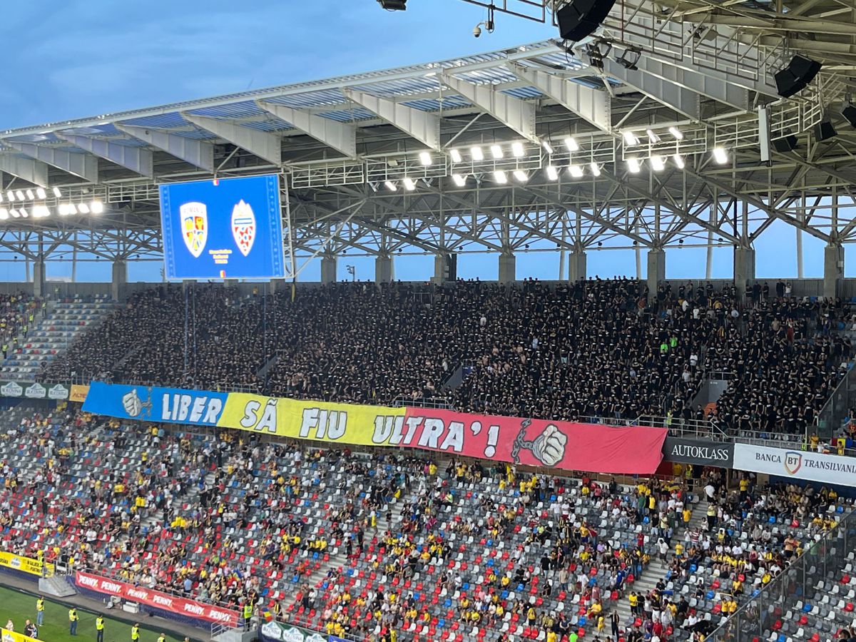 Moment unic în istoria peluzelor românești » Rivalii de la Steaua, Dinamo, Rapid și Craiova s-au strâns în Ghencea, la România - Liechtenstein! Toate mesajele afișate