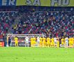 La finalul meciului România - Liechtenstein, scor 0-0, „tricolorii” s-au dus în fața galeriei pentru a-și prezenta scuzele pentru rezultatul rușinos din acest meci.