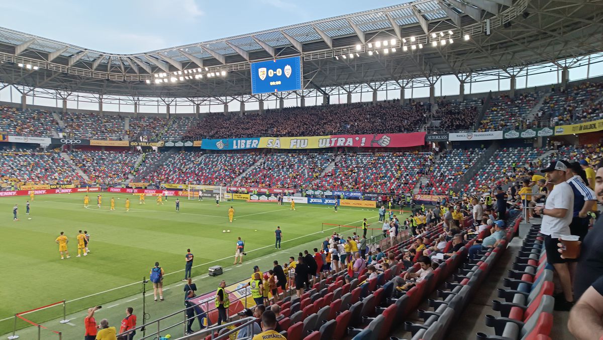 Moment unic în istoria peluzelor românești » Rivalii de la Steaua, Dinamo, Rapid și Craiova s-au strâns în Ghencea, la România - Liechtenstein! Toate mesajele afișate