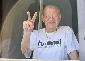În drum spre Germania, echipa GSP a oprit pe la marele Emeric Ienei, care a transmis un mesaj din suflet pentru naționala României: „Speranța este și va fi! Coman este favoritul meu”