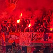 Ultrașii de la „Uniți sub tricolor” au aprins zeci de torțe în Austria - România. Foto: Andrei Crăițoiu (GSP.RO)