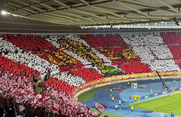 Festivalul de la Viena » Atmosferă de zile mari la Austria - România: ce a vrut să însemne scenografia gazdelor + ai noștri au răspuns cu torțe și un mesaj scurt