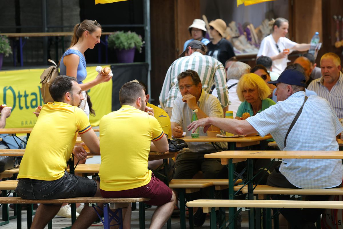 Fanii României în Stephansplatz, Viena