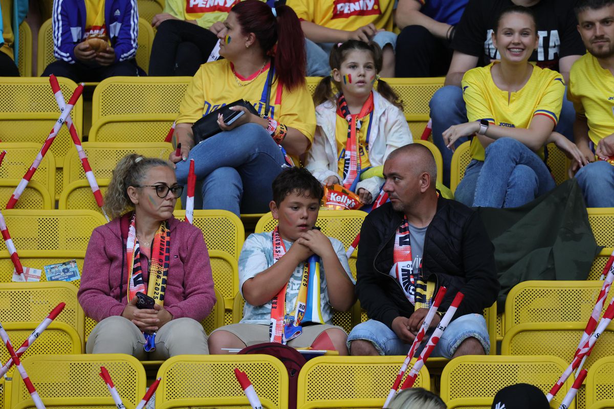 Tricourile galbene au invadat stadionul „Ernst Happel” » Românii le-au dat KO organizatorilor: peste 15.000 la meci