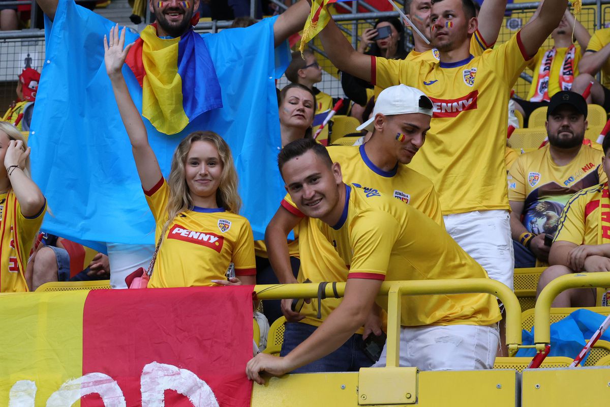 Fetele au colorat o seară tristă » Cine a câștigat duelul dintre Austria și România în tribunele „Ernst Happel”