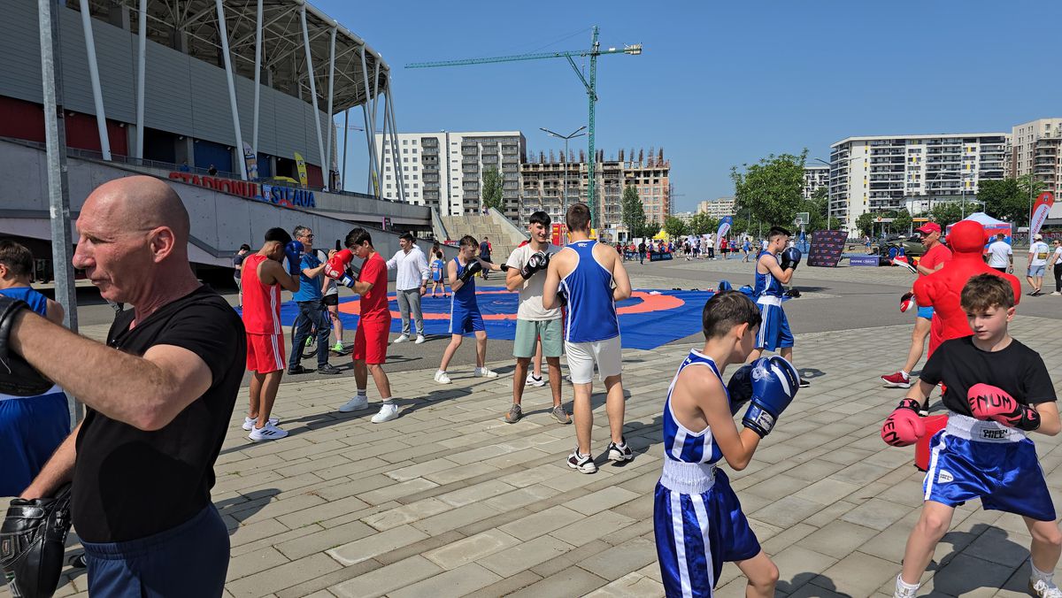 Deschiderea magazinului oficial al Stelei