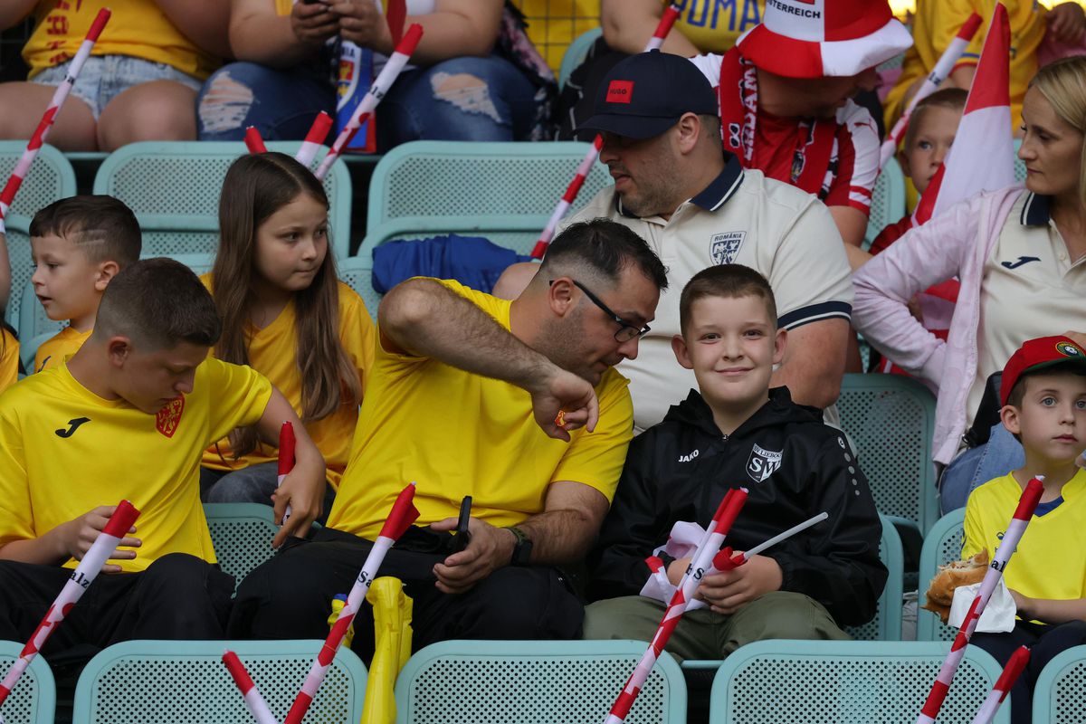 Românii au cucerit stadionul din Viena la meciul cu Austria